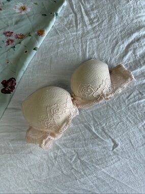 Sophie b. - Vintage Lace Strapless Push-Up Bra  Color: Cream Blush